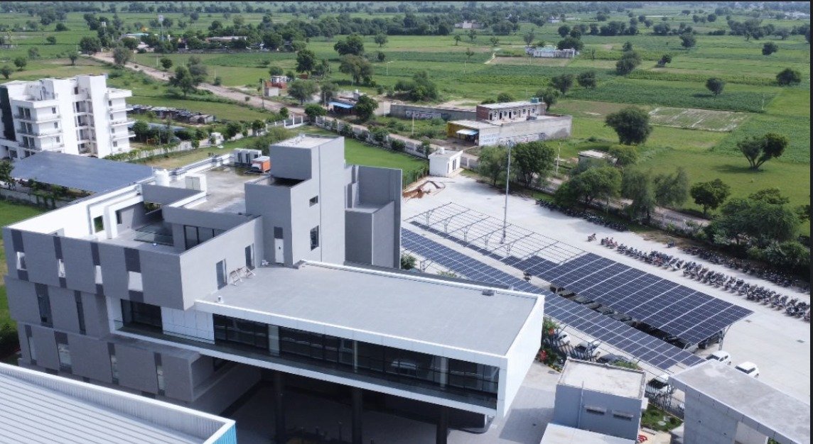 ColorPlay EPDM plant administrative block with solar installation